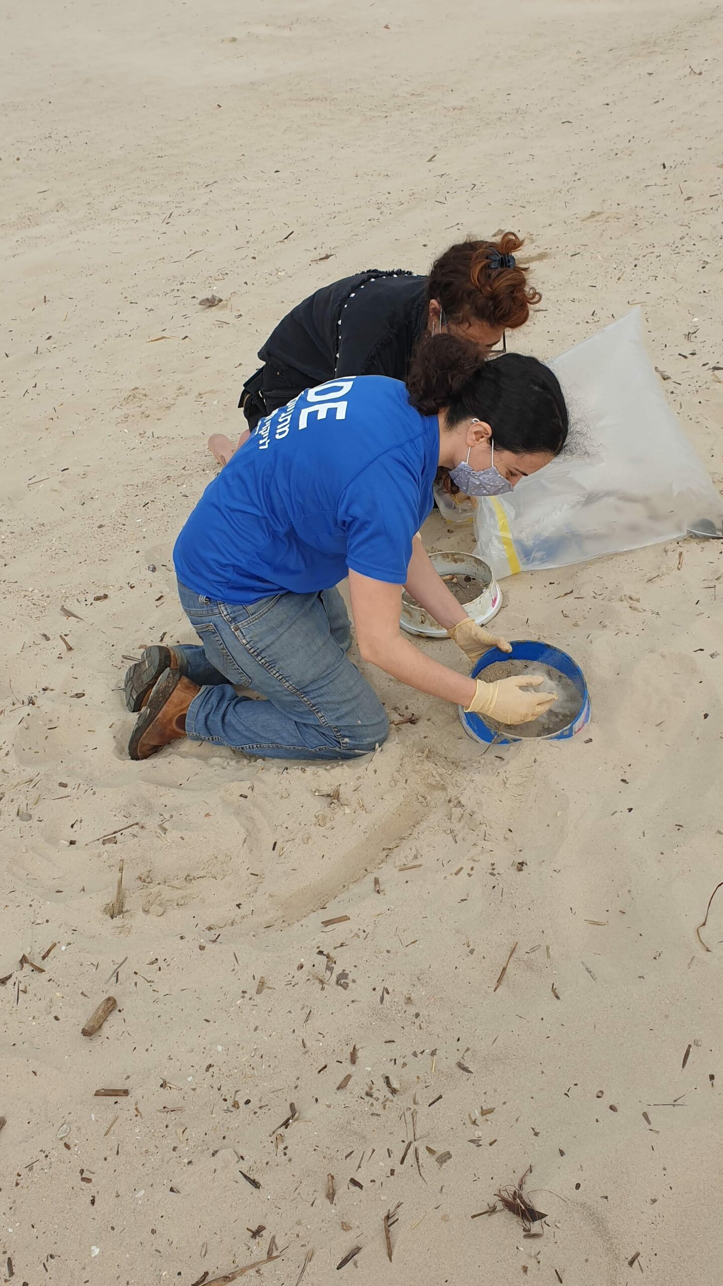 IDE Teams Up with Omis Water and EcoOcean to Clean Hadera Coastline Following Marine Oil Spill